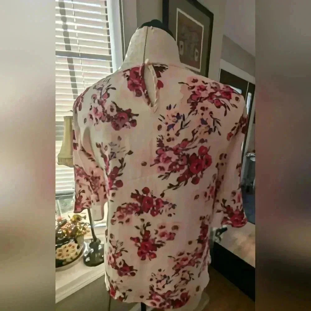 NWOT Elle Fuchsia Pink Floral Top Size L - Picture 2 of 7